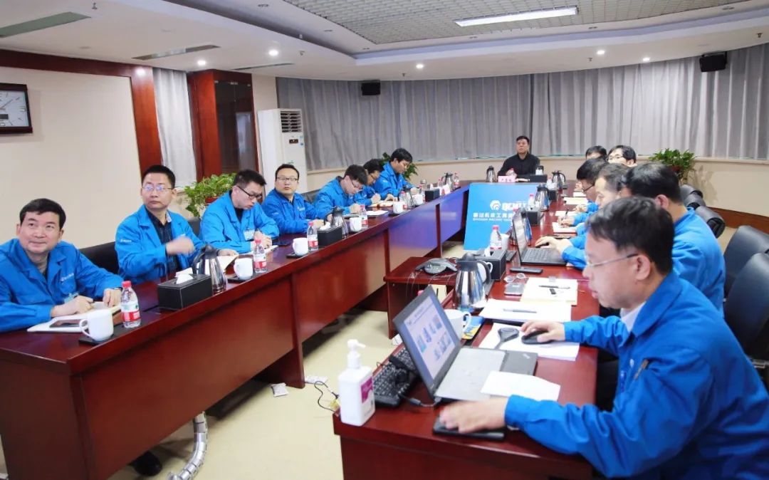 嚴(yán)鑒鉑董事長與本部科研人員、技術(shù)專家座談交流