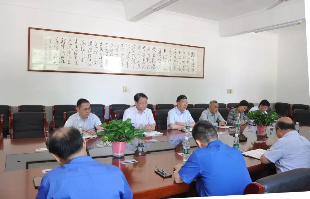 ?嚴鑒鉑董事長一行深入漢江機床調研指導工作