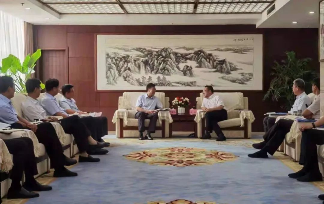 渭南市委、市政府領(lǐng)導(dǎo)會(huì)見(jiàn)嚴(yán)鑒鉑董事長(zhǎng)