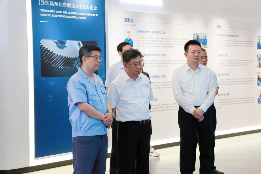 【集團(tuán)資訊】西安市市長葉牛平到集團(tuán)秦創(chuàng)原創(chuàng)新基地及沃克齒輪公司調(diào)研